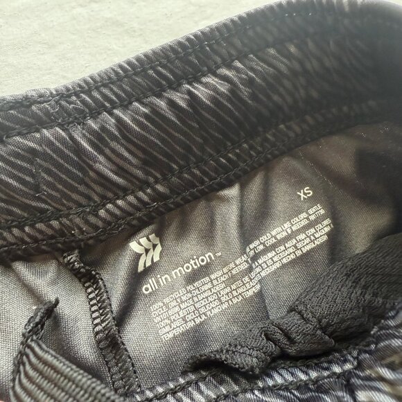 All In Motion XS Boys Striped & Camo Athletic Shorts Set of 2 - Picture 4 of 7